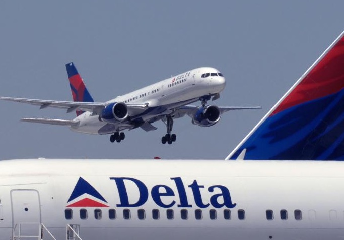 Авиакомпания Delta Air Lines  запретила голосовые звонки во время полетов