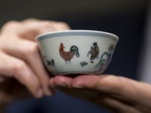 В США китайскую чашку продали за 36 миллионов долларов