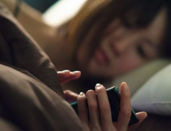 Спать с мобильным телефоном опасно для здоровья