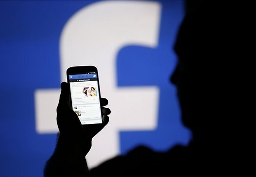На 40 минут зависла социальная сеть Facebook