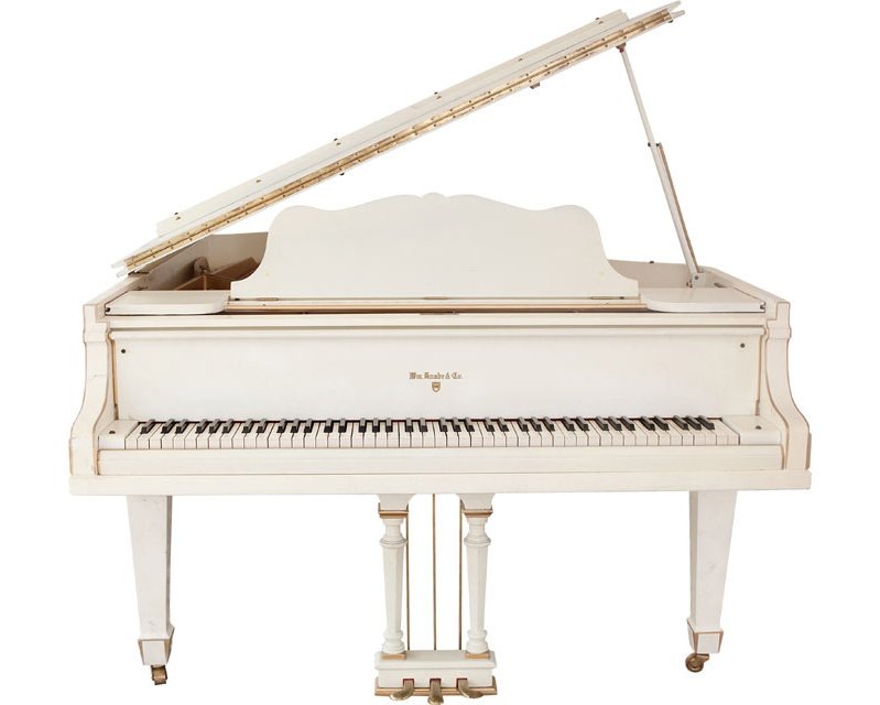 В США выставят на аукцион золотой рояль Элвиса Пресли