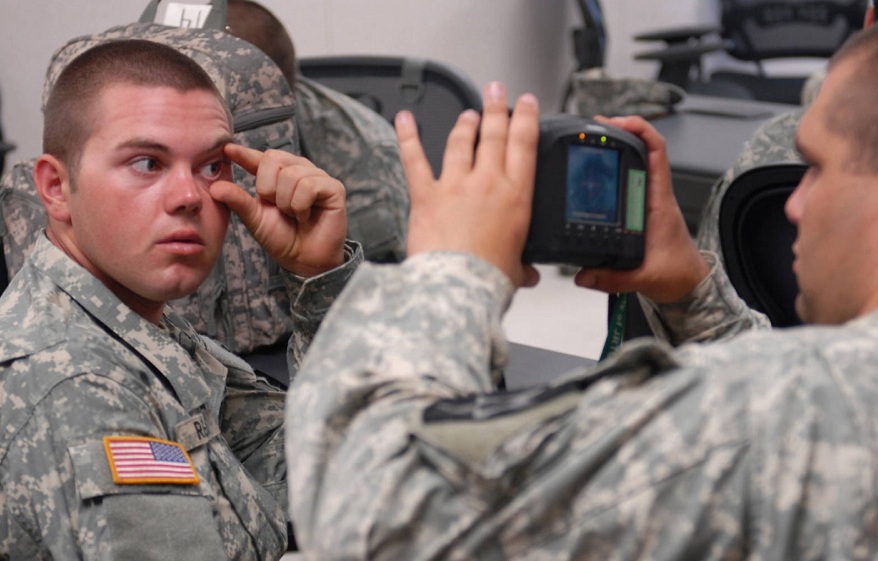 Военные США намерены инвестировать в смартфоны