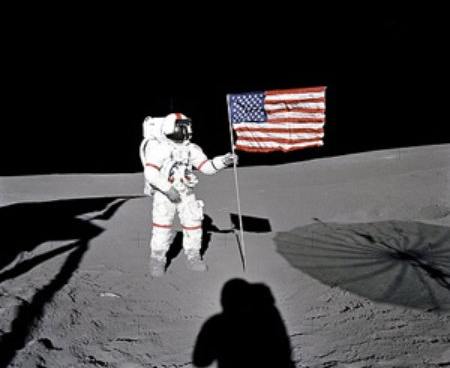Американский флаг на Луне