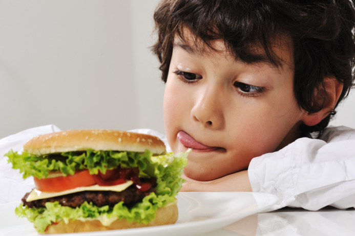 Американские дети едят фаст-фуд ежедневно